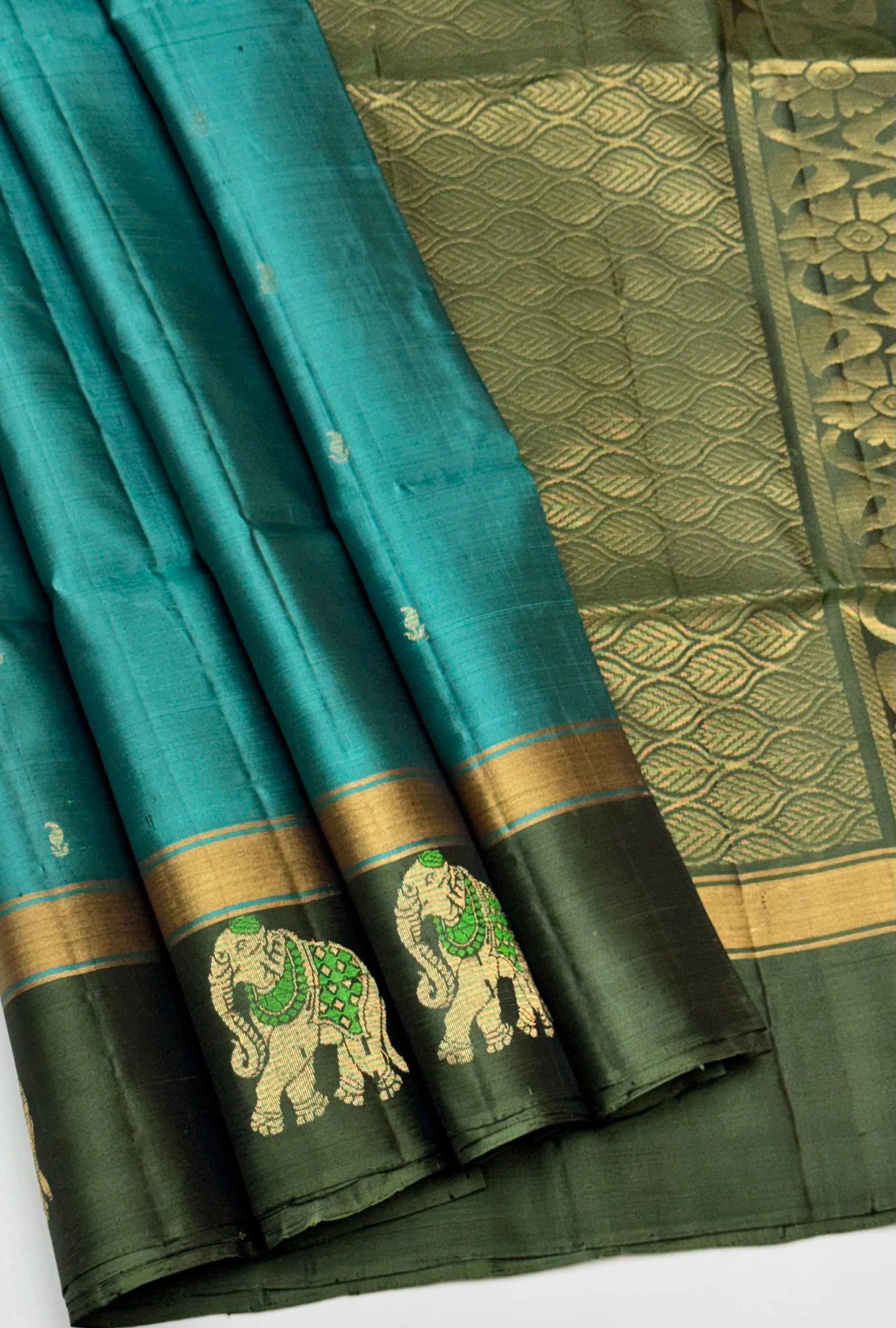 Moss Green Elephant Border and Leaf Zari Pallu Kanchipuram Silk Saree